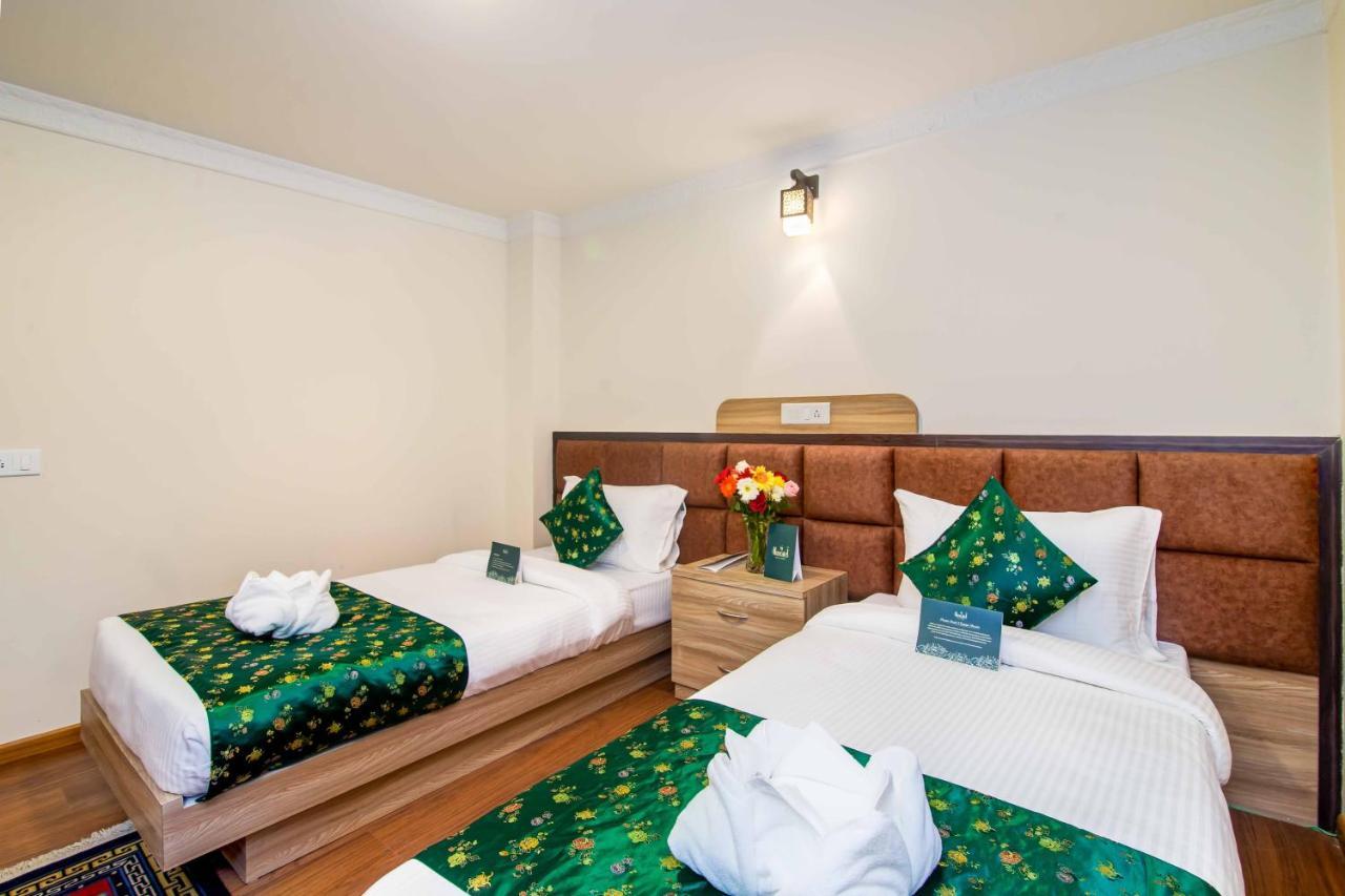 Muscatel Central Hotel - Dzeemkhang Gangtok Bagian luar foto