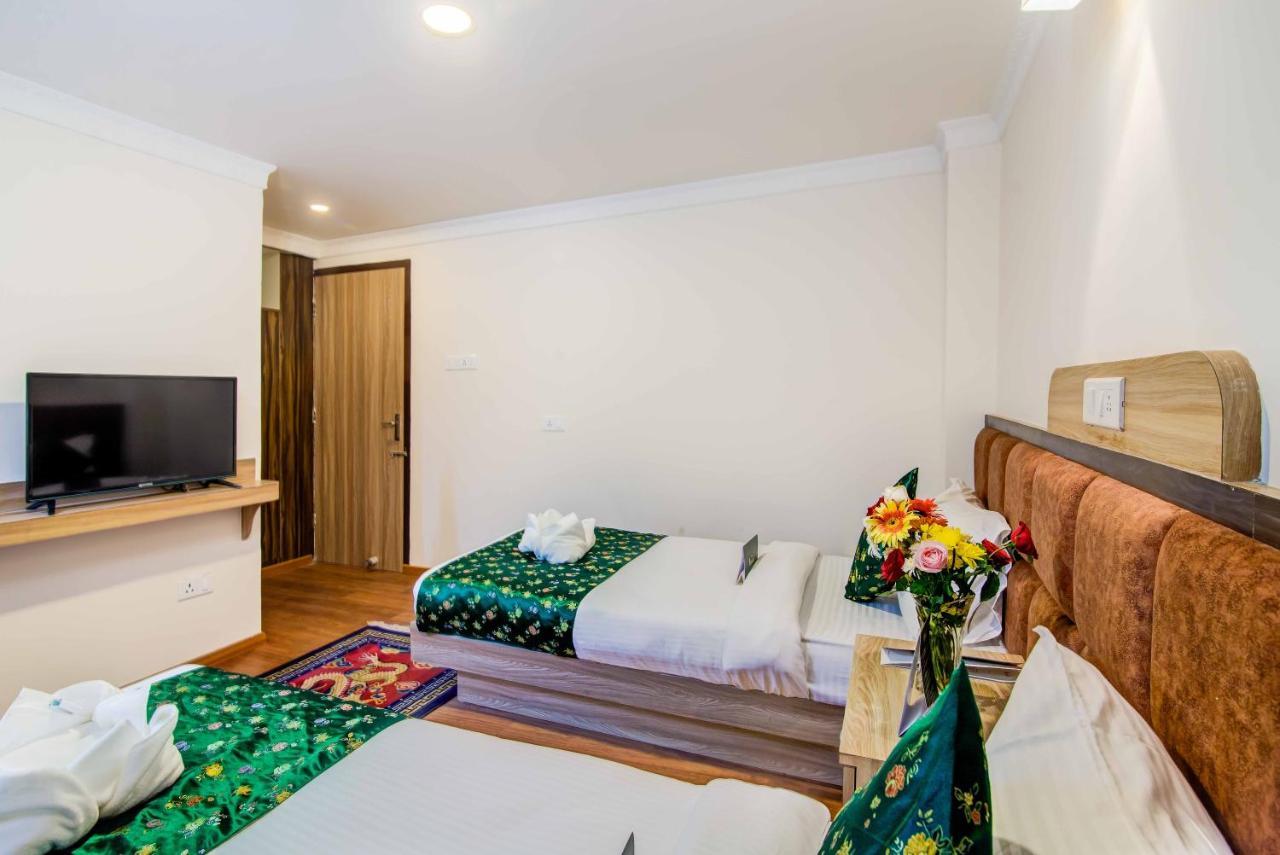Muscatel Central Hotel - Dzeemkhang Gangtok Bagian luar foto