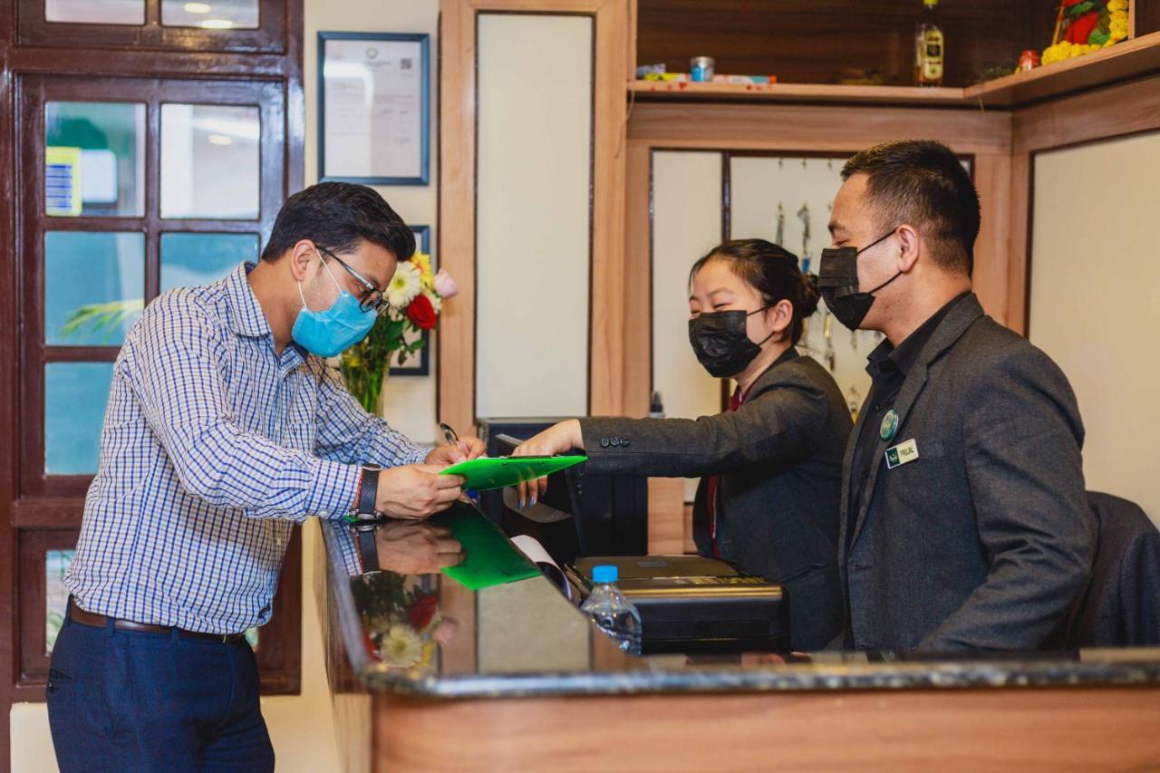 Muscatel Central Hotel - Dzeemkhang Gangtok Bagian luar foto