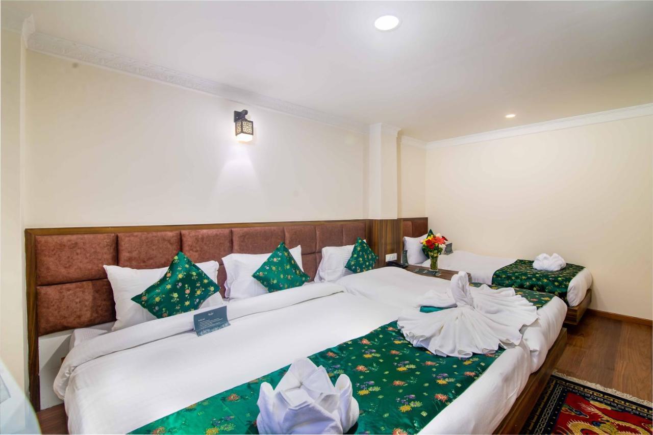 Muscatel Central Hotel - Dzeemkhang Gangtok Bagian luar foto