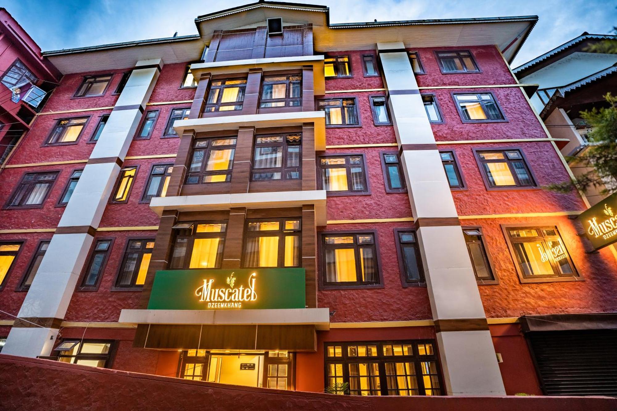 Muscatel Central Hotel - Dzeemkhang Gangtok Bagian luar foto